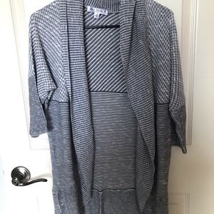 🐝Gray different patterned cardigan